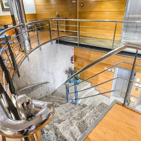Alda Castelao Hotel 3*